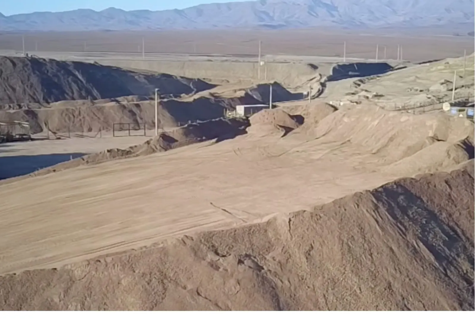 Faena minera en el desierto de Atacama