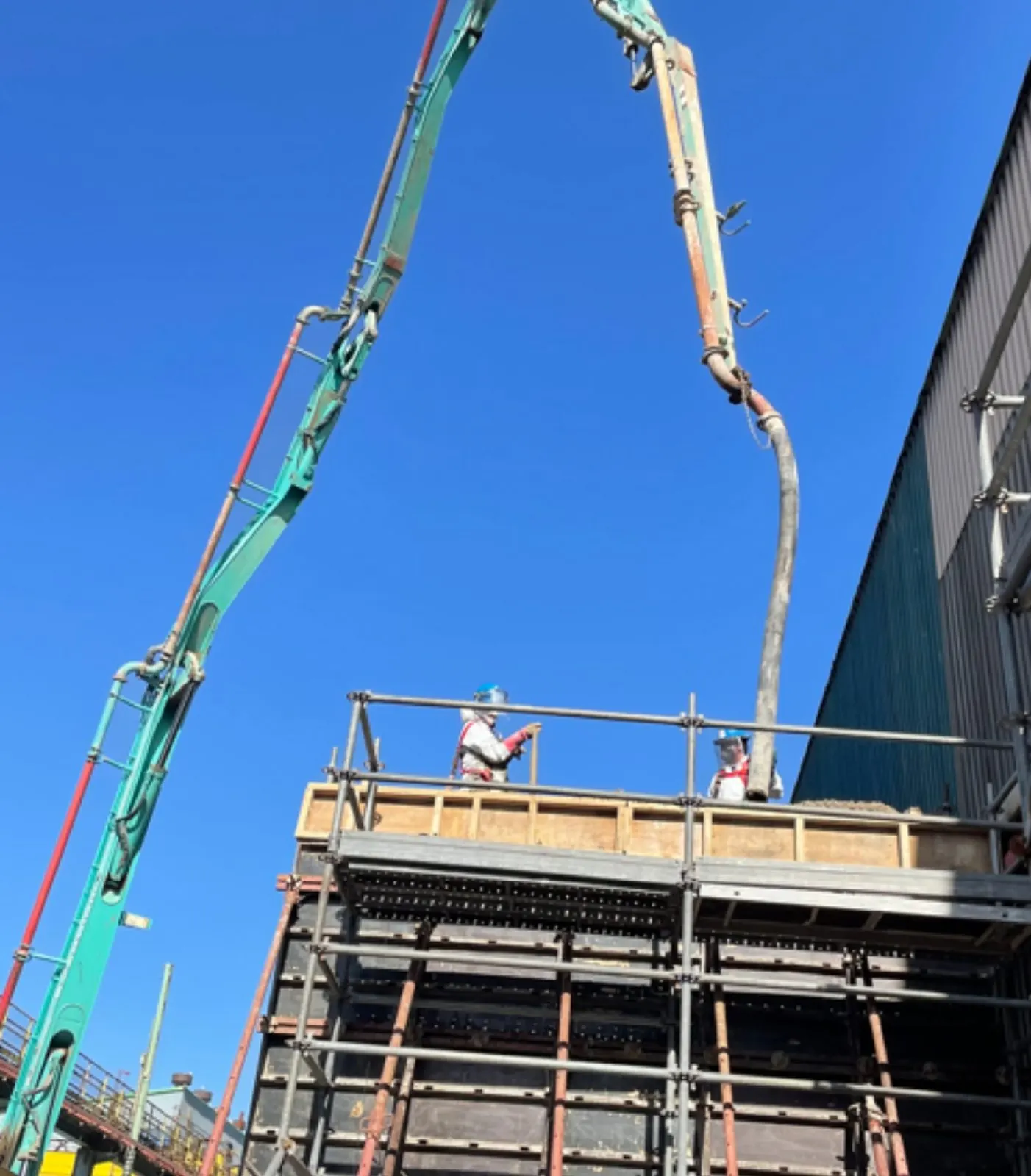 Educación, inmobiliario y construcción