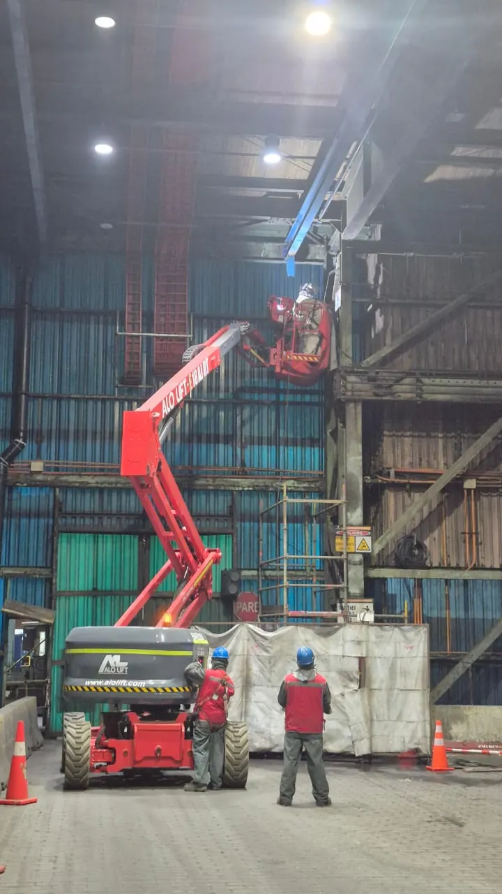 Trabajos en altura con plataforma elevadora